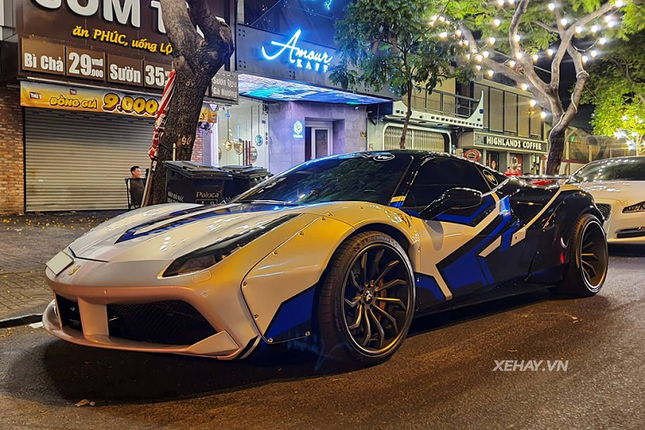 Can canh Ferrari 488 GTB do Liberty Walk doi mau son-Hinh-7