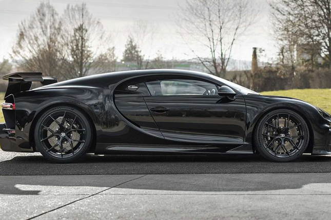 Can canh chiec Bugatti Chiron thu 300 xuat xuong-Hinh-4