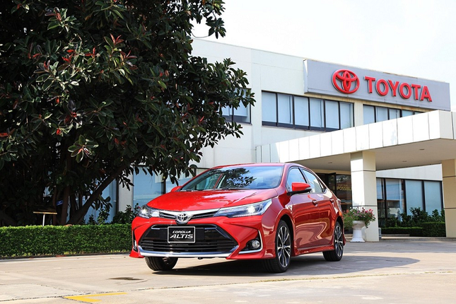 Toyota Corolla Altis giam gia hon 70 trieu