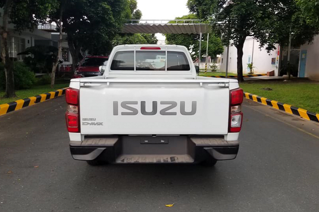 Isuzu D-Max gia chua den 400 trieu tai Viet Nam-Hinh-7