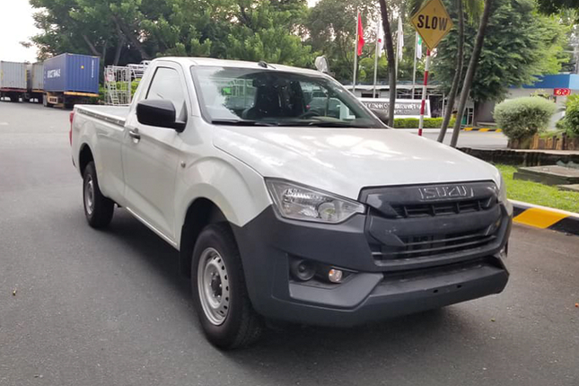 Isuzu D-Max gia chua den 400 trieu tai Viet Nam