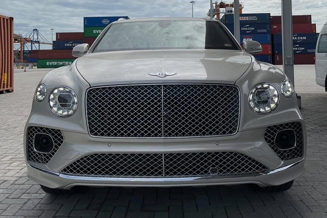 Chi tiet sieu xe Bentley Bentayga V8 gia hon 15 ty dong