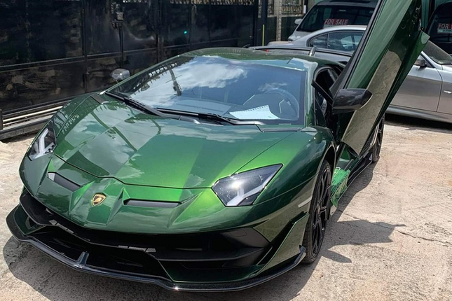 Dai gia lan dot bien chi tien ty tau Lamborghini Aventador SVJ-Hinh-2