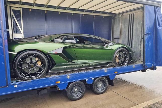 Dai gia lan dot bien chi tien ty tau Lamborghini Aventador SVJ-Hinh-7