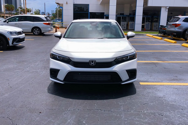 Nu Youtuber danh gia Honda Civic 2022 nhu the nao?-Hinh-10