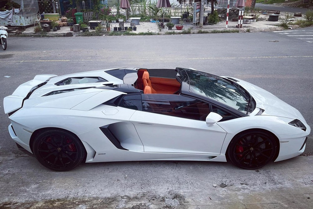 Dai gia Sai Gon thay ao cho noi that sieu xe Lamborghini Aventador-Hinh-2