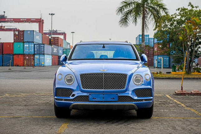 Bentley Bentayga V8 hon 12 ty 'bo xo' 2 nam o Hai Phong