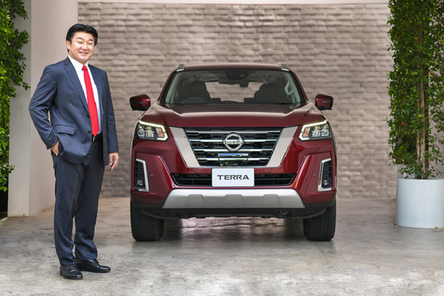 Chi tiet Nissan Terra 2021 cao cap gia hon 1 ty dong-Hinh-2