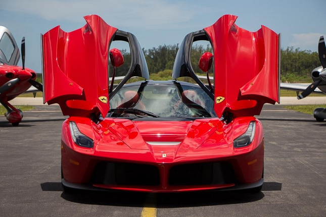 Can canh Ferrari LaFerrari gia len toi hon 200 ty dong cua dai gia Viet