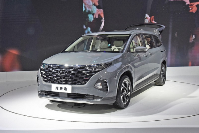 Xem mau Hyundai Custo 2022 co gia tu 594 trieu dong