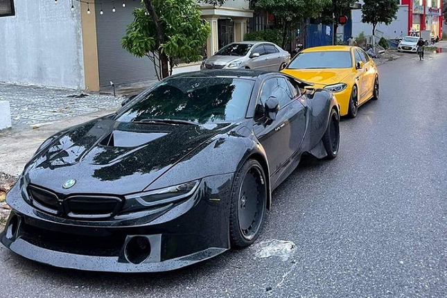 Thai Nguyen don sieu xe BMW i8 dau tien, 