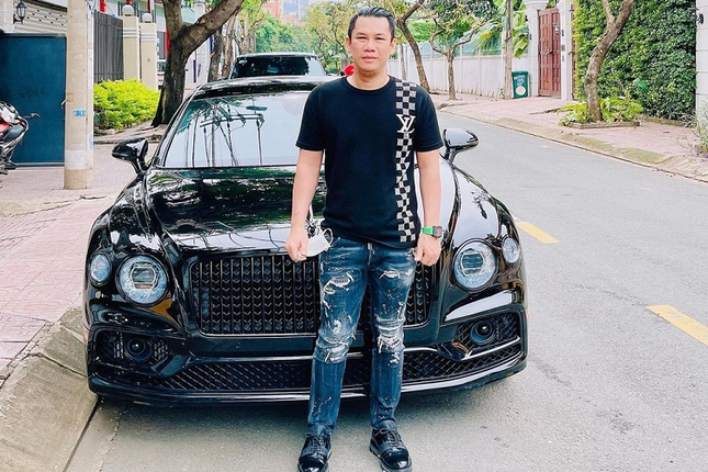 Doanh nhan Duc Huy khoe bien so xe sang Bentley Flying Spur 30 ty dong