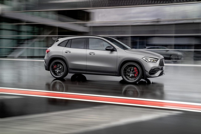 Mercedes-AMG GLA 45s sap ve tay dai gia Minh nhua?