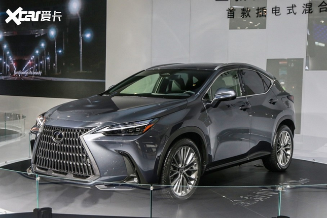 Can canh xe hang sang Lexus NX 400h+ 2022 chay 100 km chi ton gan 5 lit xang