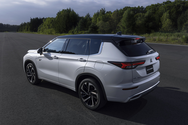 Mitsubishi Outlander PHEV 2022 co gi ma 'chay hang' o Nhat Ban?-Hinh-9