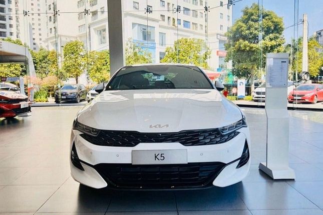 So sanh Toyota Camry 2.0G va Kia K5 ban cao nhat-Hinh-4