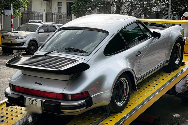 Dai gia Dang Le Nguyen Vu chi ca ty dong tau Porsche 930 Turbo cu-Hinh-3