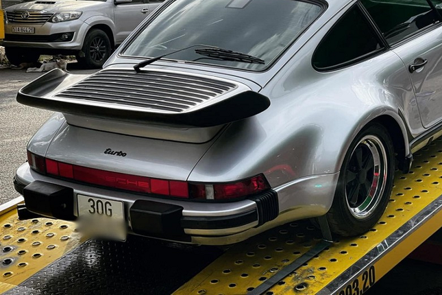 Dai gia Dang Le Nguyen Vu chi ca ty dong tau Porsche 930 Turbo cu-Hinh-4