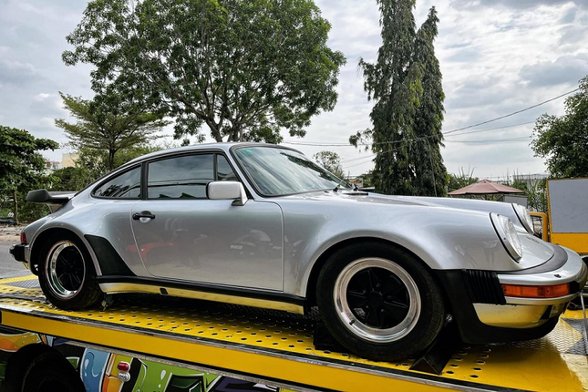 Dai gia Dang Le Nguyen Vu chi ca ty dong tau Porsche 930 Turbo cu