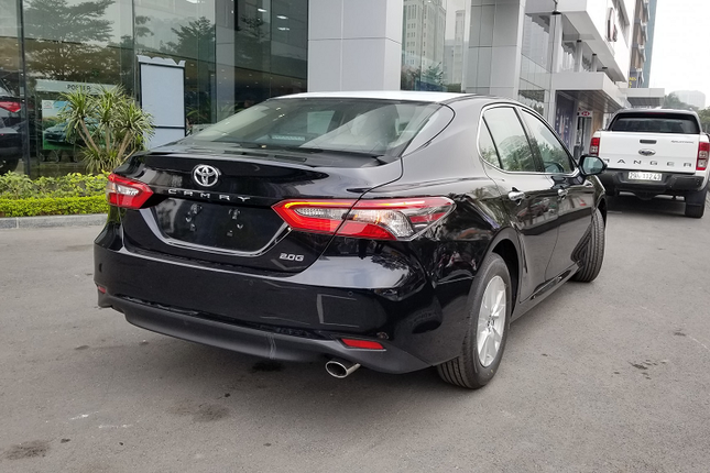 Toyota Camry 2022 ban re tien nhat trang bi nhung gi?-Hinh-2