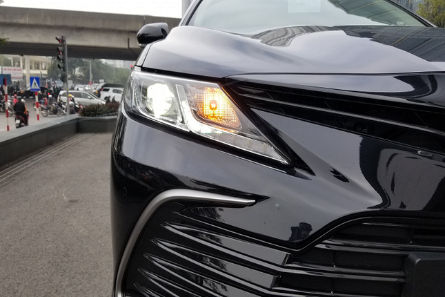 Toyota Camry 2022 ban re tien nhat trang bi nhung gi?-Hinh-6