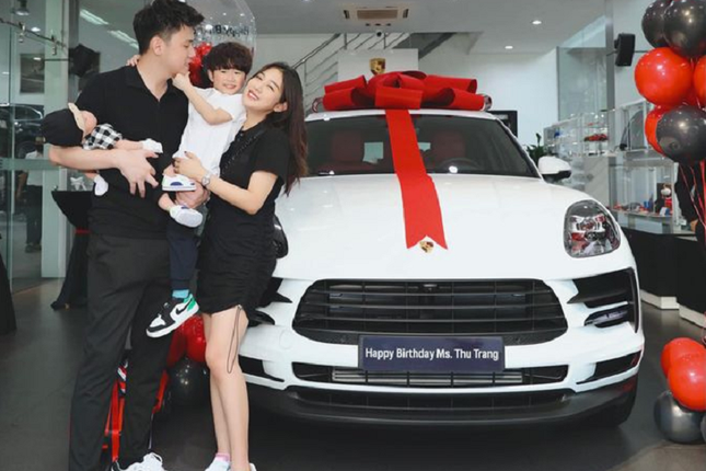 Can canh xe sieu sang Porsche 911 cua vo chong Trang Lou va Tung Son-Hinh-2