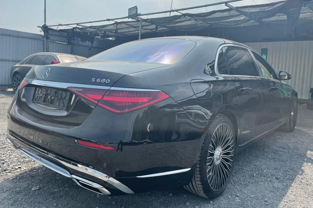 Khui thung Mercedes-Maybach S680 gia tu 18 ty-Hinh-3