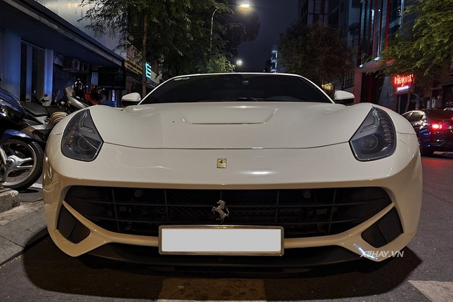 Can canh sieu xe Ferrari F12 Berlinetta hon 20 ty-Hinh-7