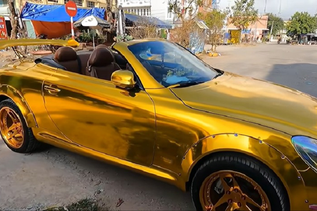 Dai gia mien Tay lai xe sang Lexus, dap vang day nguoi-Hinh-4