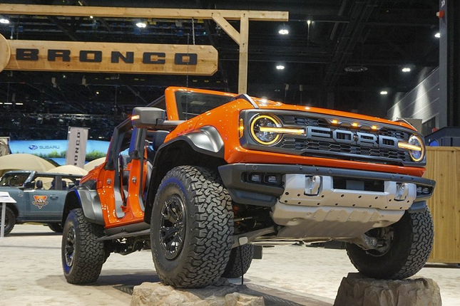 Ngam Ford Bronco Raptor 2022 gia tu 1,5 ty dong