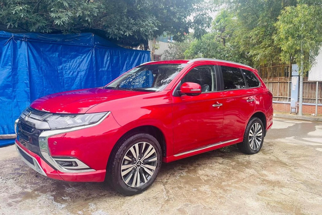 Can canh Mitsubishi Outlander 2022 tai Viet Nam, bo dong co 2.4L