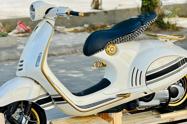 Vespa 946 Christian Dior duoc dan choi 9X Bac Lieu tau ve gan 1,6 ty tau-Hinh-4