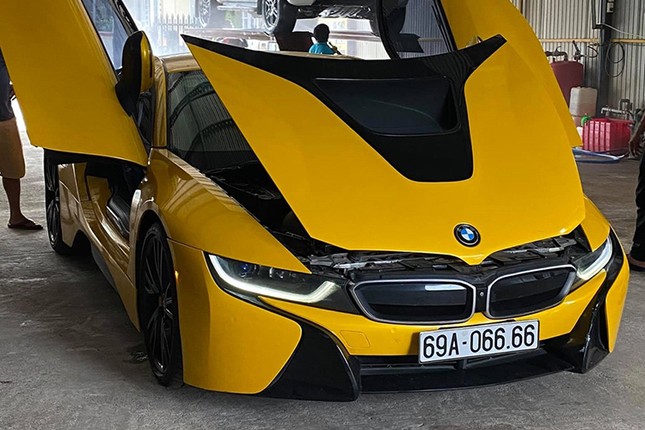 Thu mon Bui Tien Dung rao ban BMW i8 bien tu quy 6-Hinh-3