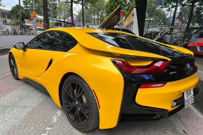 Thu mon Bui Tien Dung rao ban BMW i8 bien tu quy 6-Hinh-2