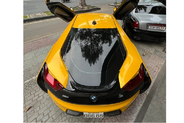 Thu mon Bui Tien Dung rao ban BMW i8 bien tu quy 6-Hinh-7