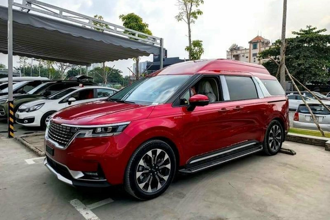 Dai ly nhan dat coc xe Kia Carnival Royal 2022