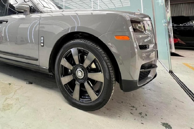 Rolls-Royce Cullinan Mugello cuc hiem cua dai gia Ha Noi doi mau-Hinh-3