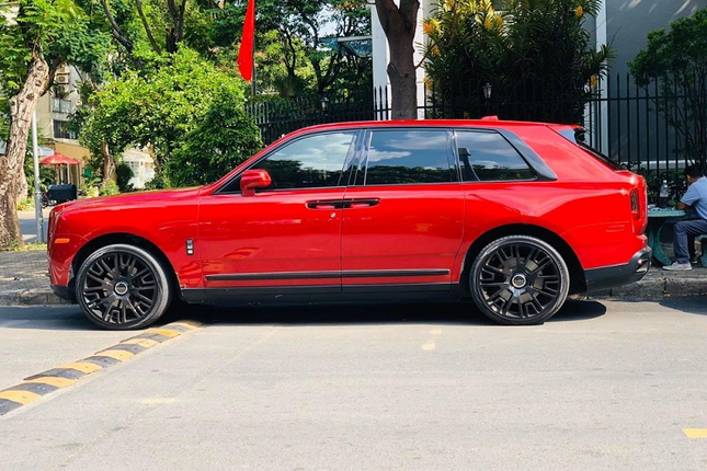 Rolls-Royce Cullinan Mugello cuc hiem cua dai gia Ha Noi doi mau-Hinh-9