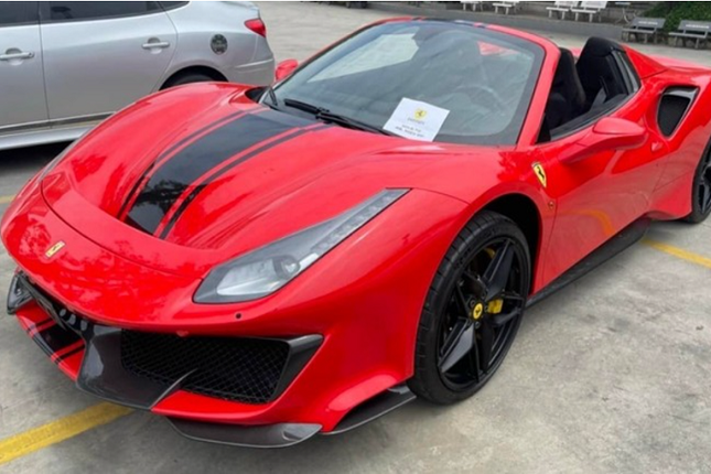 Can canh Ferrari 488 Pista Spider gia hon 30 ty vua ve Da Nang-Hinh-2