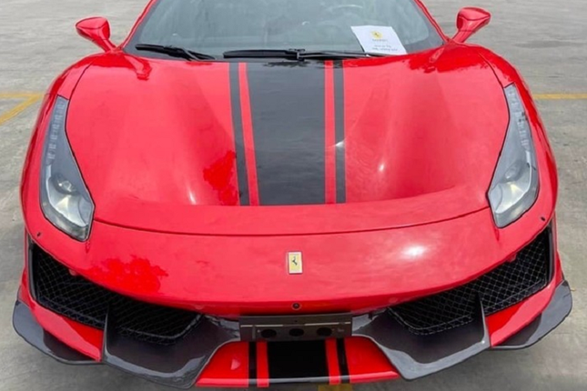 Can canh Ferrari 488 Pista Spider gia hon 30 ty vua ve Da Nang