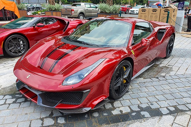 Can canh Ferrari 488 Pista Spider gia hon 30 ty vua ve Da Nang-Hinh-7