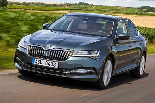 O to Sedan hang D cua chau Au Skoda Superb co gi hap dan?-Hinh-4