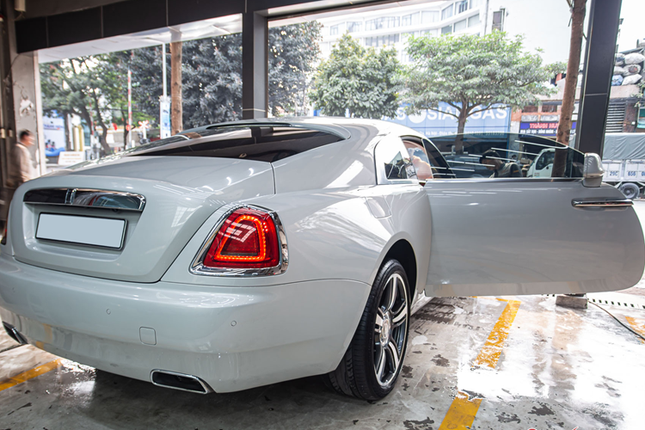 Huan hoa hong rao ban Rolls-Royce Wraith tien ty chi sau hon 1 nam-Hinh-9