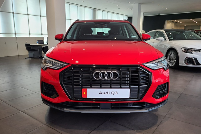 Audi Q3 Black Edition 2024 gia 1,8 ty dong, van dung chia khoa co-Hinh-2