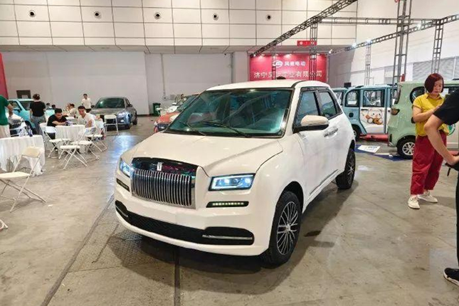 Rolls-Royce Trung Quoc re bang xe may o Viet Nam