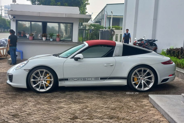 Can canh Porsche 911 Targa 4S gan 9 ty o Sai Gon-Hinh-3