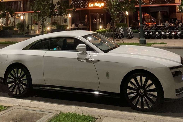 Xem xe sieu sang Rolls-Royce Spectre 2024 chay dien cua Minh Nhua-Hinh-4