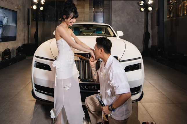 Xem xe sieu sang Rolls-Royce Spectre 2024 chay dien cua Minh Nhua-Hinh-8