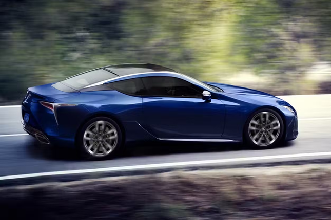 Ben trong Lexus LC 500 va hybrid LC 500h 2025-Hinh-2