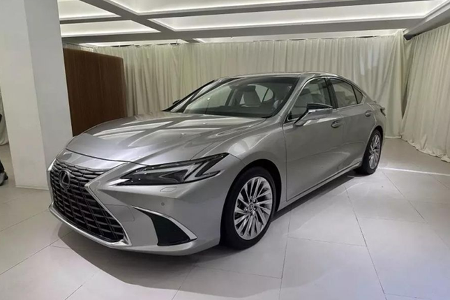 Chi tiet xe sang Lexus ES 2025 chi tu 1,049 ty dong